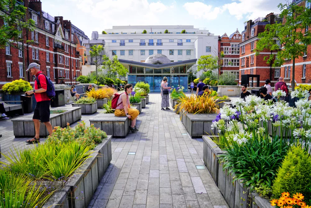 Prizor iz Londona, kjer so trg povsem spremenili z zelenjem. / Foto: Istock