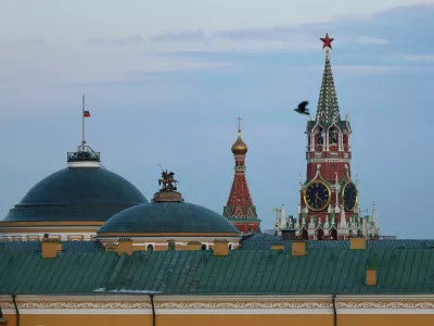 FILE PHOTO: A bird flies with backdrop of the Kremlin in&nbsp;Moscow, Russia March 17, 2026. REUTERS/Anastasia Barashkova/File Photo