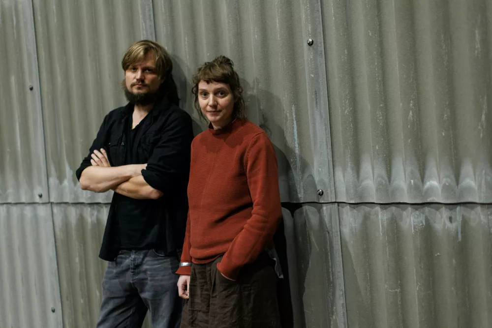 Žiga Divjak in Katarina Morano, avtorja predstave Anhovo v SNG Nova Gorica