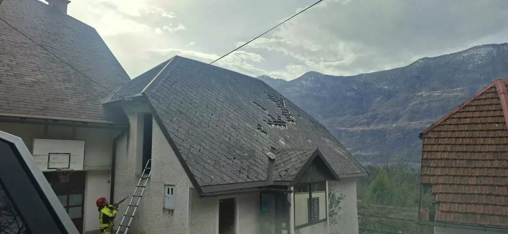 Posledice močnega vetra na Bov&scaron;kem. Foto: PGD Bovec