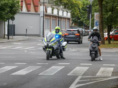 11.7.2025 - policija, nadzor prometa, lahka motorna vozila, skuter, moped, varnost v prometruFoto: Luka Cjuha