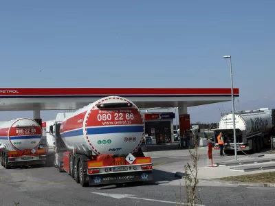 25.03.2022- Menge&scaron; - Bencinski servis Petrol, bencinska črpalka, cistrerna, dobava gorivaFoto: Tomaž Skale