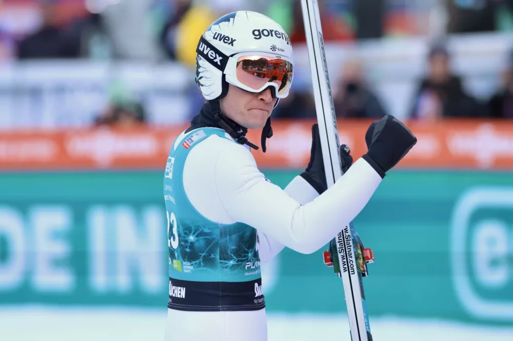 Domen Prevc zmagovalec prve posamične tekme v Planici