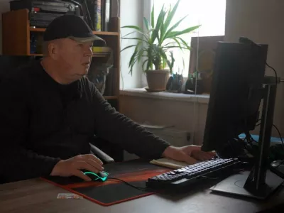 Med okupacijo Buče so &scaron;tevilni prebivalci tvegali svoja življenja, da bi dokumentirali vojne zločine, ki jih je zagre&scaron;ila ruska vojska. Ti dokumenti so kasneje pomagali identificirati tiste, ki so sodelovali pri umorih in nasilju nad civilisti. / Foto: Vasyli Molcha