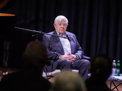 Ljubljana, Kazina Jazz Club.Pogovor SD Ljubljana z naslovom Komu bi zares koristila velika koalicija?.Nekdanji predsednik republike Milan Kucan.