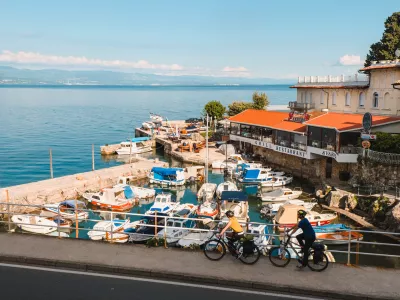 Letos bo Festival &scaron;pargljev potekal med 1. in 30. aprilom, z vrhuncem 11. aprila, ko bo na glavnem trgu zaživela znamenita Vela fritaja &ndash; ena najbolj prepoznavnih kulinaričnih zgodb tega dela Jadrana.