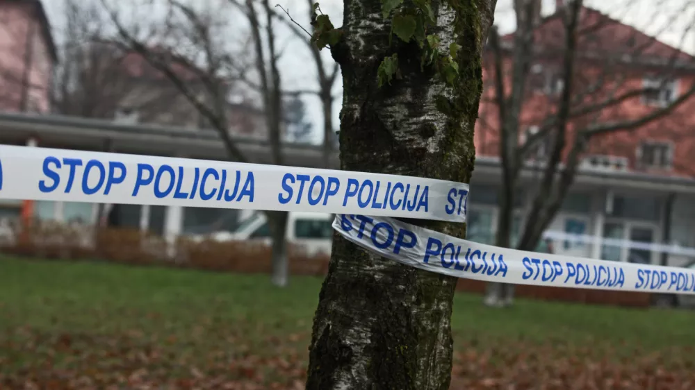 policija - policijski trak- 20.12.2013 - oborožen rop banke Nove Ljubljanske banke - Poslovalnica Savsko naselje, Luize Pesjakove 9 v Ljubljani//FOTO: Luka Cjuha