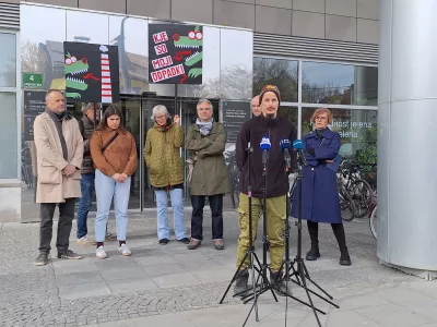 sežigalnica tiskovka civilne iniciative 