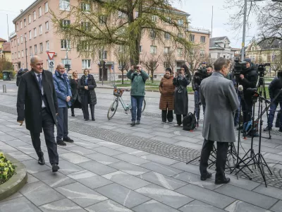 predsednik SDS Janez Jan&scaron;a in Predsednik vlade Robert Golob30.3.2026 - Predsednica republike Nata&scaron;a Pirc Musar bo v uradu predsednice (Erjavčeva 17) na neformalne pogovore sprejela predsednico in predsednike strankFoto: Luka Cjuha / Foto: Luka Cjuha