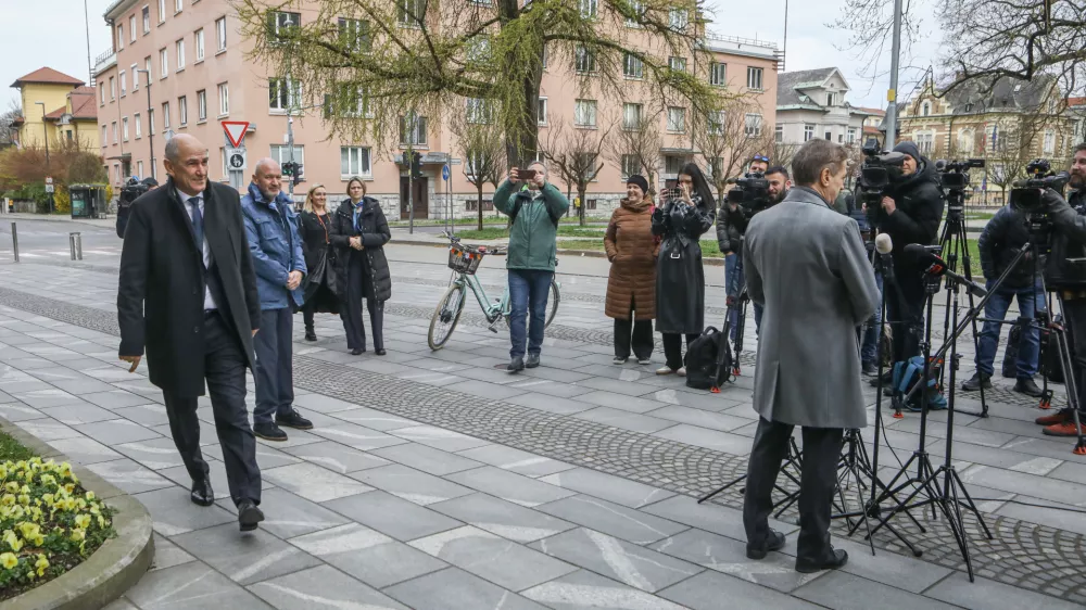 predsednik SDS Janez Jan&scaron;a in Predsednik vlade Robert Golob30.3.2026 - Predsednica republike Nata&scaron;a Pirc Musar bo v uradu predsednice (Erjavčeva 17) na neformalne pogovore sprejela predsednico in predsednike strankFoto: Luka Cjuha / Foto: Luka Cjuha