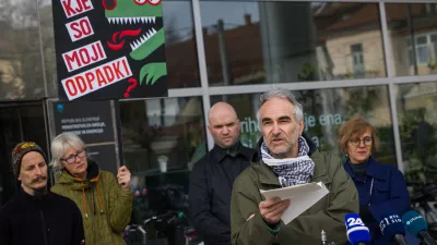 Ljubljana, pred ministrstvom za okolje, podnebje in energijo.Novinarska konferenca predstavnikov vec civilnih iniciativ, na kateri so med drugim predstavili stalisca do nacrtovane izgradnje sezigalnice komunalnih odpadkov v Ljubljani.
