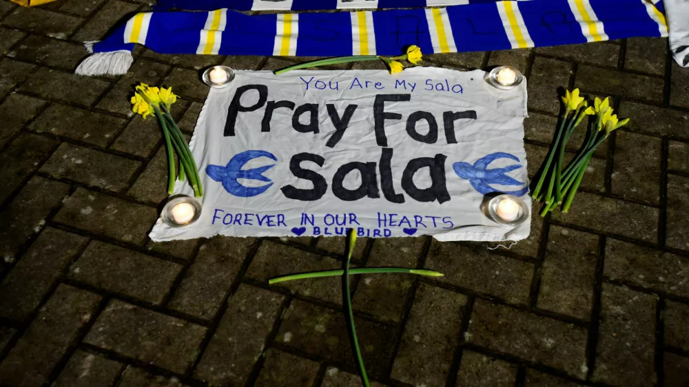 FILE PHOTO: Soccer Football - Cardiff City - Cardiff City Stadium, Cardiff, Britain - January 22, 2019 Tributes left outside stadium for Emiliano Sala   REUTERS/Rebecca Naden -/File Photo