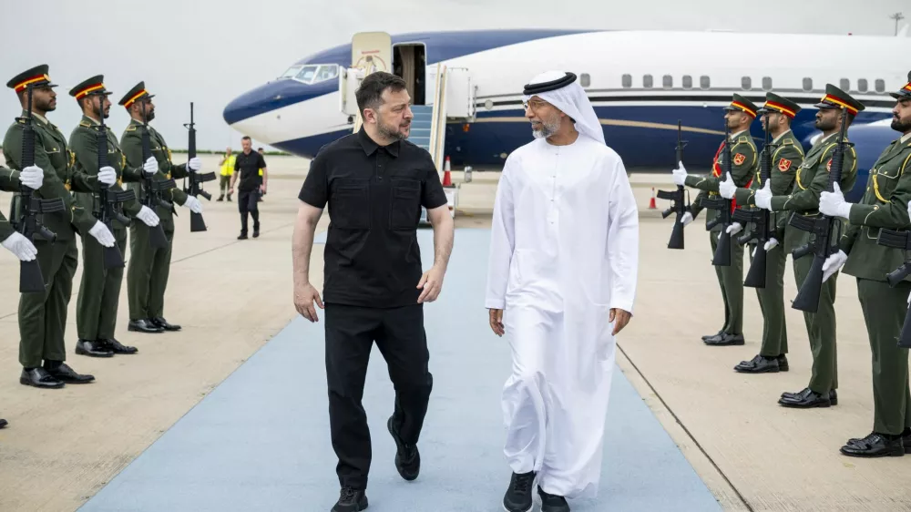 FILE PHOTO: Suhail bin Mohamed Al Mazrouei, UAE Minister of Energy and Infrastructure, receives Volodymyr Zelenskiy, President of Ukraine, in the United Arab Emirates in this undated handout picture released March 28, 2026. Hamad Al Kaabi/UAE Presidential Court/Handout via REUTERS  THIS IMAGE HAS BEEN SUPPLIED BY A THIRD PARTY./File Photo