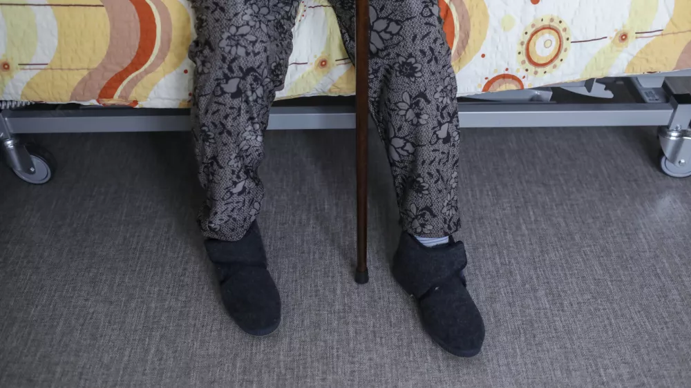 Preveč rok, premalo koordinacije: Zme&scaron;njava ob bolnikovi domači postelji