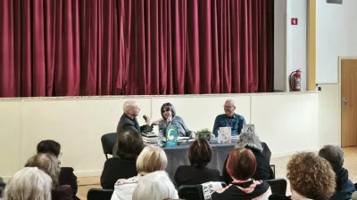 Sveti Anton, zadruzni dom.V Svetem Antonu pri Kopru je v polnem zadruznem domu potekal pogovor z umetnico Svetlano Makarovic.