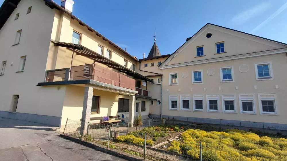 Zgodovinski premik: Samostan, ki postaja dom in skupnost za starej&scaron;e