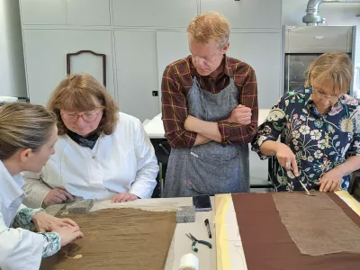 Restavriranje, ki pripoveduje o življenju admirala Hausa in japonskega paravana