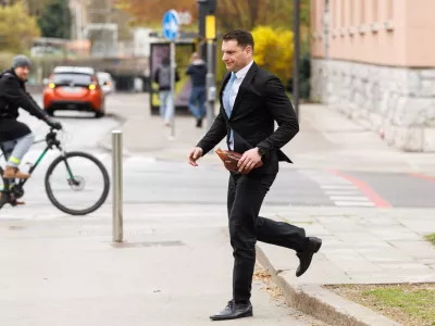 Ljubljana, predsedniska palaca.Neformalni pogovori predsednice republike Natase Pirc Musar s predsednico in predsedniki strank, ki so se po neuradnih izidih parlamentarnih volitev uvrstile v DZ.Predsednik Resni.ce Zoran Stevanovic ob prihodu.