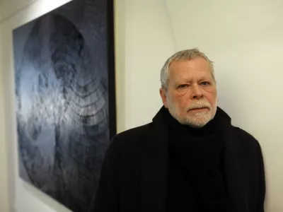 - 27.01.2021 - Sandi Červek, akademski slikar - prejemnik nagrade Pre&scaron;ernovega sklada 2021 za razstavo 1 + 1 = 11 v Galeriji mesta Ptuj; fotografija nastala v Galeriji Novak v Ljubljani //FOTO: Tomaž Skale