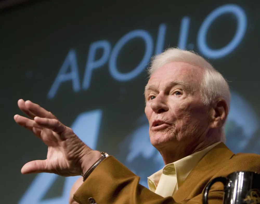 Former astronaut Eugene Cernan (Apollo 10 and 17 missions) speaks at the 40th anniversary of the Apollo 11 mission and the walk on the moon while at the NASA Headquarters in Washington, July 20, 2009. REUTERS/Larry Downing (UNITED STATES POLITICS)