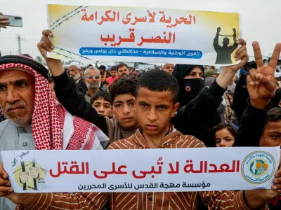 Palestinians take part in a protest against the execution of the Israeli death penalty law for Palestinians convicted in military courts of deadly attacks, in Khan Younis, southern Gaza Strip, April 2, 2026. REUTERS/Haseeb Alwazeer   TPX IMAGES OF THE DAY