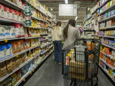 Shopping in a Whole Foods Market supermarket in New York on Tuesday, November 4, 2025. (&Acirc;,Image: 1050517586, License: Rights-managed, Restrictions: *** World Rights ***, Model Release: no