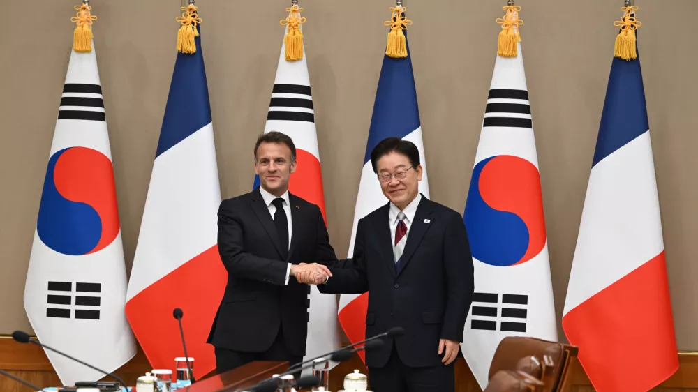 French President Emmanuel Macron shakes hands with South Korean President Lee Jae Myung during their meeting at the Blue House in Seoul, South Korea, Friday, April 3, 2026. (Jung Yeon-je/Pool Photo via AP)