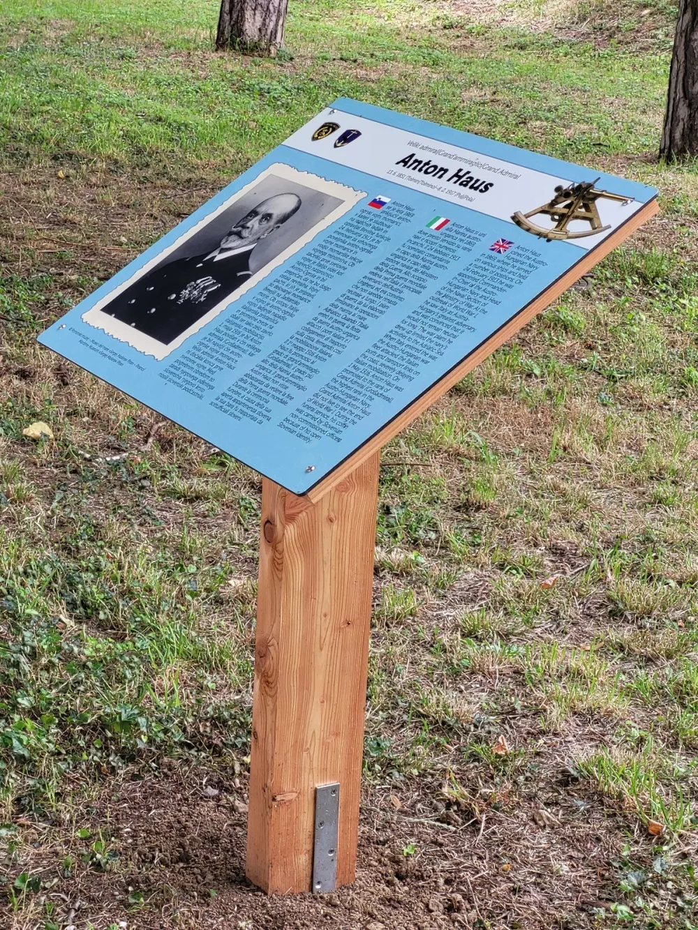 V drevoredu ankaranske Voja&scaron;nice slovenskih pomor&scaron;čakov si lahko ogledate razstavo Voja&scaron;kega muzeja "Tvorci slovenske voja&scaron;ke pomorske zgodovine".