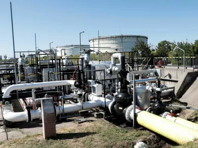 FILE PHOTO: The Druzhba oil pipeline between Hungary and Russia is seen at the Hungarian MOL Group's Danube Refinery in Szazhalombatta, Hungary, May 18, 2022. Picture taken May 18, 2022. REUTERS/Bernadett Szabo/File Photo