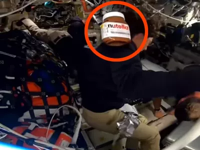 Prizor iz vesolja z označenim "vsiljivcem". / Foto: Zajem Zaslona/nasa