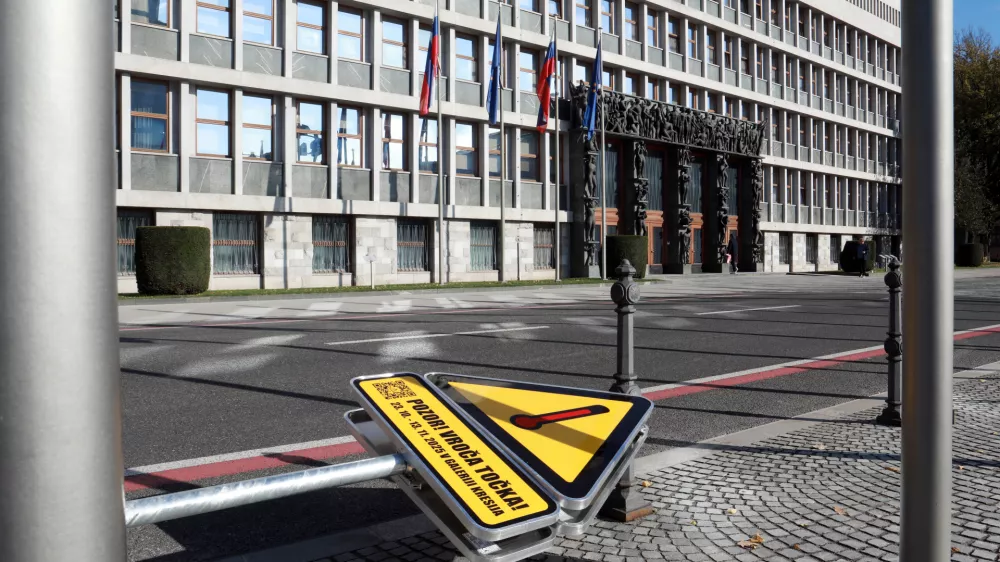 05.11.2025 -simbolična fotografijavroča točka, parlamentFoto: Tomaž Skale