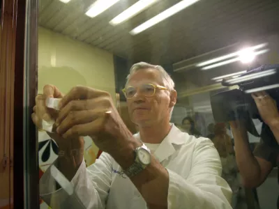 Peter Černelc, predstojnik kliničnega oddelka za hematologijo - Slovensko združenje bolnikov z limfomom in levkemijo ob začetku kampanje ozave&scaron;čanja javnosti Pozdravimo prostore hematolo&scaron;kega oddelka - generalni direktor UKC je napovedal najem kredita v vi&scaron;ini 11,2 milijona evrov za zagotovitev novih prostorov kliničnega oddelka za hematologijo. Selitev v nove prostore je predvidena v prvem četrtletju 2013.//FOTO: Luka Cjuha