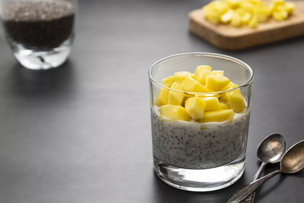 Healthy food. Chia seed pudding with pineapple. Copy space for text. / Foto: Gingagi