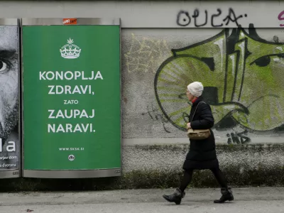 - 20.01.2015 - plakat Konoplja zdravi, zaupaj naravi. - Dru&scaron;tvo SKSK -Slovenski konopljin socialni klub - legalizacija - reklamni pano - ogla&scaron;evanje - grafiti - plakatno mesto podjetja TAM-TAM  				//FOTO: Tomaž Skale / Foto: Tomaž Skale