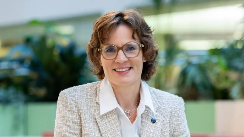 evropska komisarka (iz &Scaron;vedske) za okolje, odpornost v zvezi z vodo in konkurenčno krožno gospodarstvo Jessika Roswall