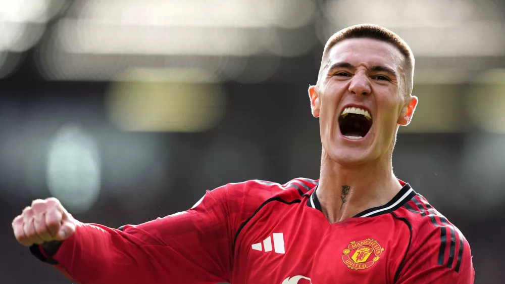 Manchester United's Benjamin Sesko celebrates after scoring during the English Premier League soccer match between Manchester United and Crystal Palace in Manchester, England, Sunday, March 1, 2026. (Martin Rickett/PA via AP)