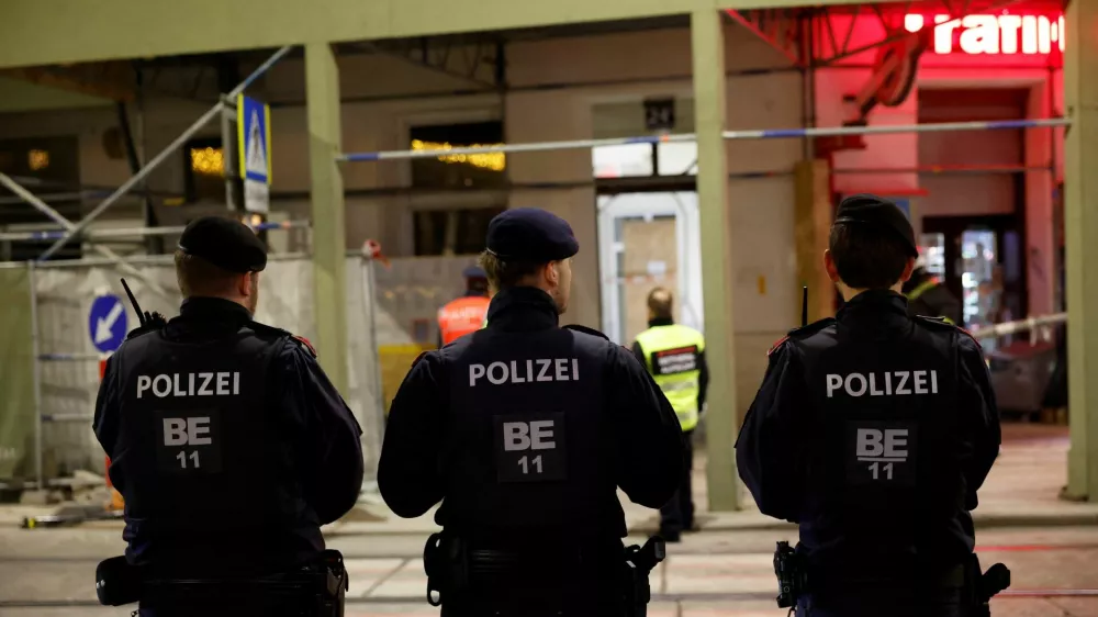 Police officers guard a construction site after scaffolding collapsed in the upmarket ninth district of Vienna, Austria, March 17, 2026. REUTERS/Lisa Leutner