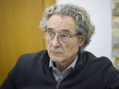 Ljubljana, Slovensko drustvo pedagogov.Novinarska konferenca Slovenskega drustva pedagogov, Zveze drustev pedagoskih delavcev Slovenije in oddelka za pedagogiko in andragogiko na Filozofski fakulteti Univerze v Ljubljani, na kateri so predstavili stalisca do predloga sklepa o nameri reorganizacije javnih vrtcev v Mestni obcini Ljubljana.Predsednik KSJS in glavni tajnik solskega sindikata SVIZ Branimir Strukelj.