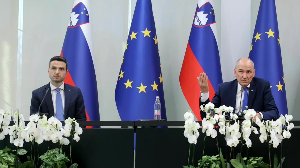 Brdo pri Kranju, Kongresni center Brdo.NK, na kateri so predstavili izvedene projekte v slovenskih obcinah v mandatu vlade in spregovorili o projektih, ki so v teku, ter tistih, ki jih je vlada potrdila in bodo izvedeni v prihodnje.Minister za obrambo Matej Tonin, PV Janez Jansa in gospodarski minister Zdravko Pocivalsek