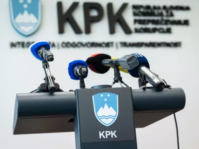 Ljubljana, prostori KPK.Izjava za medije namestnice predsednika Komisije za preprecevanje korupcije (KPK) Tine Divjak v zvezi z zahtevkom za revizijo javnega narocila za nakup helikopterjev.