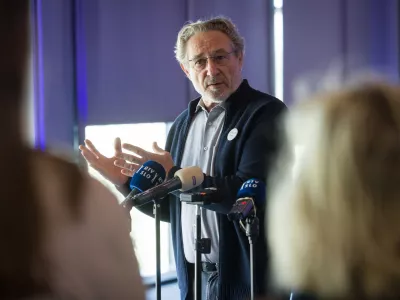 Ljubljana, Four Points by Sheraton Ljubljana Mons.Izjave za medije predstavnikov Konfederacije sindikatov javnega sektorja Slovenije (KSJS) pred zacetkom kongresa KSJS.Predsednik KSJS Branimir Strukelj.