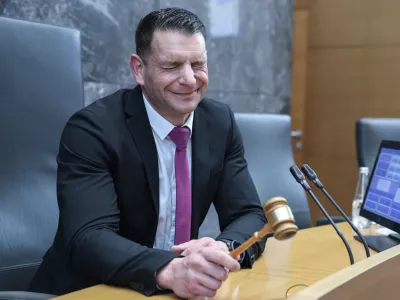 Novi predsednik DZ Zoran Stevanović, Resnica- 10.04.2026 - ustanovna seja novega sklica DZ, ki jo je sklicala predsednica republike Nata&scaron;a Pirc Musar; seja se je začela z imenovanjem predsednika in podpredsednika mandatno-volilne komisije, sledila je prekinitev, pol ure po prekinitvi pa se je začela seja mandatno-volilne komisije DZ za pripravo druge točke dnevnega reda; v nadaljevanju seje DZ so potrjevali mandate poslancem in volili predsednika DZ//FOTO: Jaka Gasar