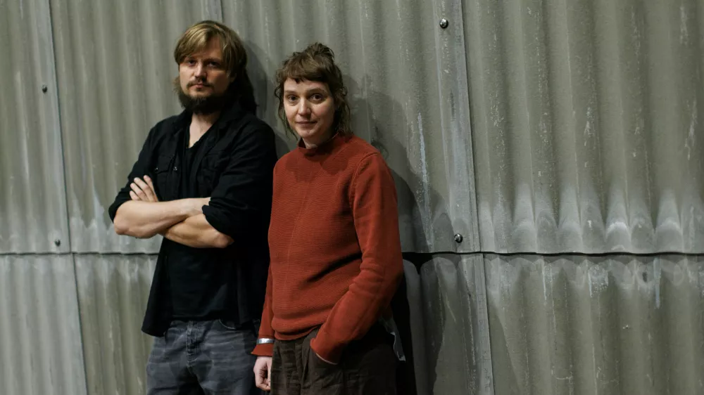Žiga Divjak in Katarina Morano, avtorja predstave Anhovo v SNG Nova Gorica