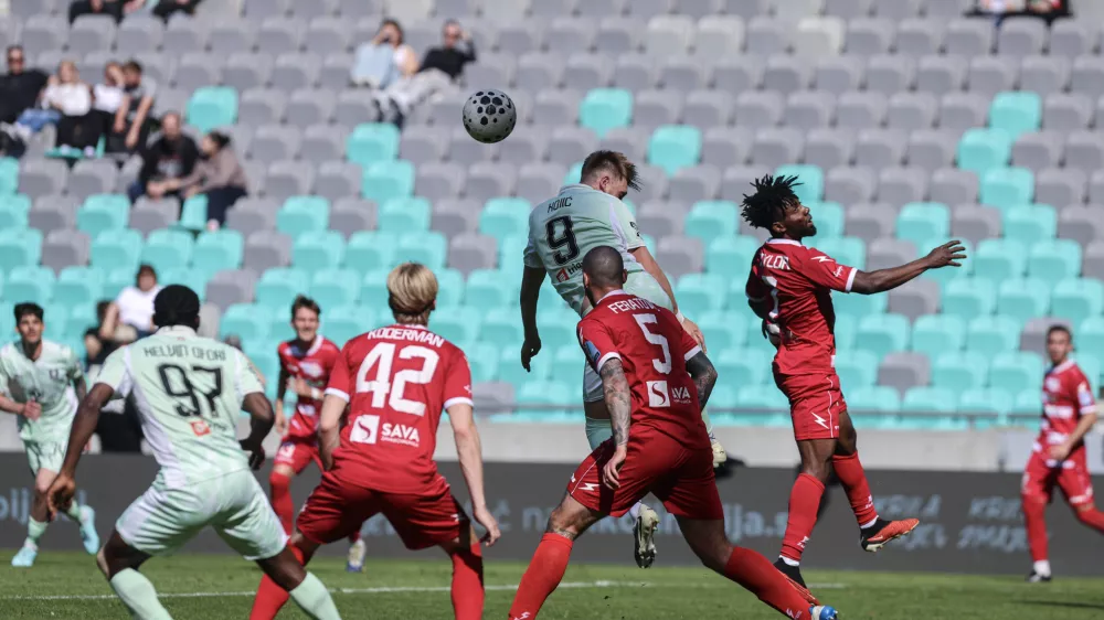 Dino Kojič, Eric Taylor- 11.04.2026 - nogomet - 29. krog 1. SNL med Olimpija: Aluminij//FOTO: Jaka Gasar