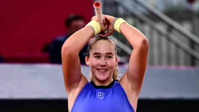 Tennis - WTA 500 - Linz Open - Design Center Linz, Linz, Austria - April 12, 2026 Russia's Mirra Andreeva celebrates after winning her final match against Austria's Anastasia Potapova REUTERS/Christian Bruna