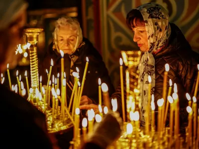 FILE PHOTO: Believers light candles during a service ahead of Orthodox Easter, during a 32‑hour ceasefire declared by Russia, inside the St. Michael's Cathedral, amid Russia's attack on Ukraine, in Kyiv, Ukraine April 11, 2026. REUTERS/Alina Smutko/File Photo