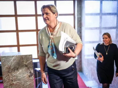 Ljubljana, DZ.Sestanek zacasnih vodij poslanskih skupin ter poslancev narodnih skupnosti pri predsednici DZ Urski Klakocar Zupancic.Vodja poslanske skupine SDS Jelka Godec.