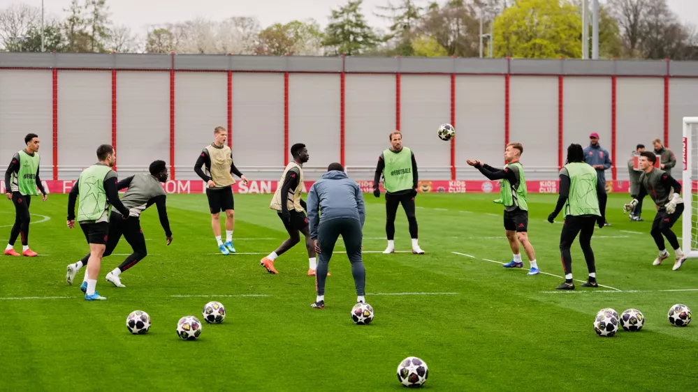 Bayern's players exercise during a training session ahead of the Champions League quarterfinal second leg soccer match between Bayern Munich and Real Madrid in Munich, Germany, Tuesday, April 14, 2026. (AP Photo/Matthias Schrader)
