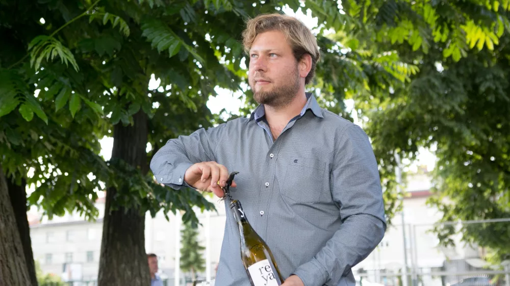 Edvard Reya: Tujina ni več obljubljena dežela, če se tako izrazim. Če vina prodaja&scaron; v tujino, mora&scaron; imeti zadostne količine. Nekaj kartonov se ne splača voziti v tujino. F osebni arhiv