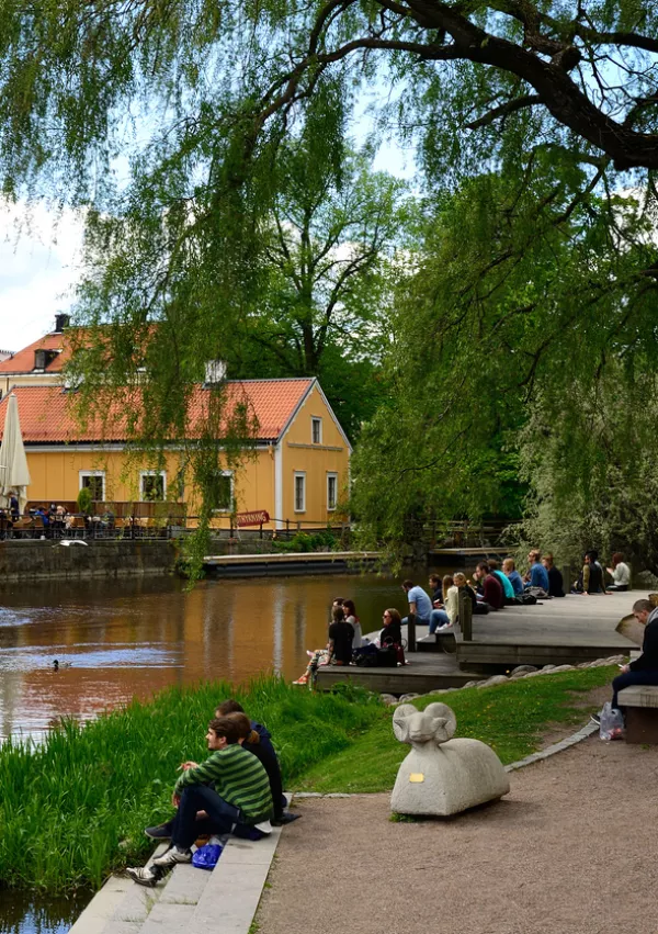Uppsala, Sweden &ndash; May 23, 2015: A springtime scene on the banks of the Fyris River, in Uppsala, Sweden / Foto: Wirestock